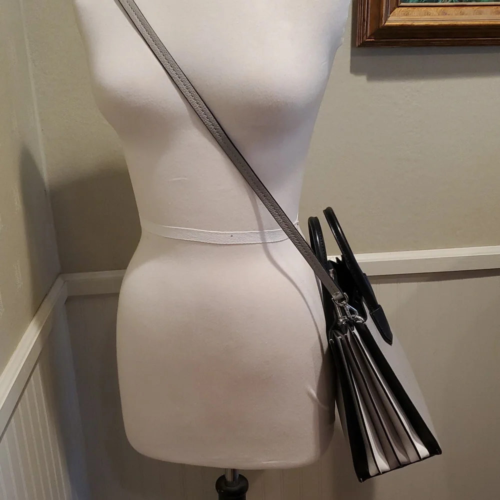Like NEW Michael Kors Accordion Mercer Bag Medium
